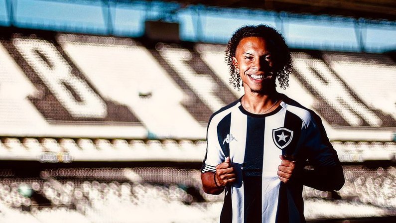 Reforço do Botafogo B, Darius Lewis veste a camisa e celebra oportunidade: ‘Prometo dar tudo de mim por este clube incrível’