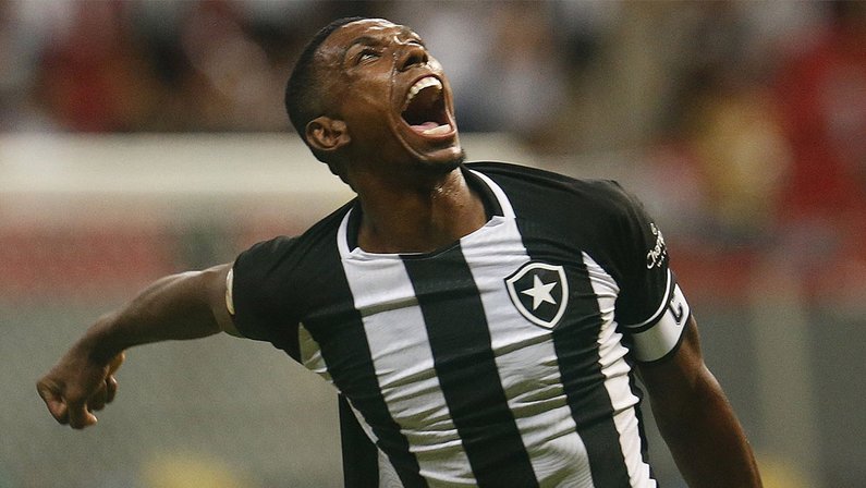 Botafogo se acerta com Kanu por renovação até 2025; falta aval final de John Textor