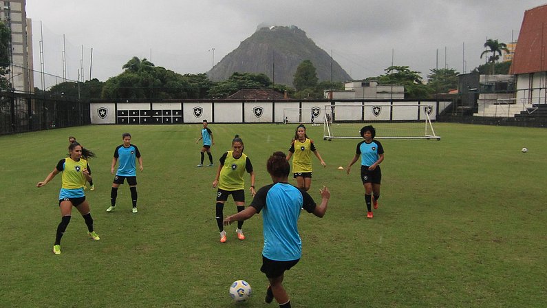 Futebol Feminino: Botafogo intensifica preparação enquanto aguarda calendário de jogos do Brasileirão A2