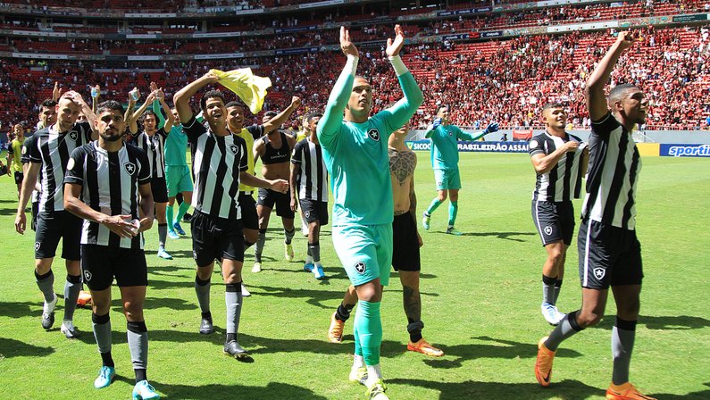 Da ‘espanholização’ ao VAR… Botafogo muda discussão e diverte futebol no Brasil
