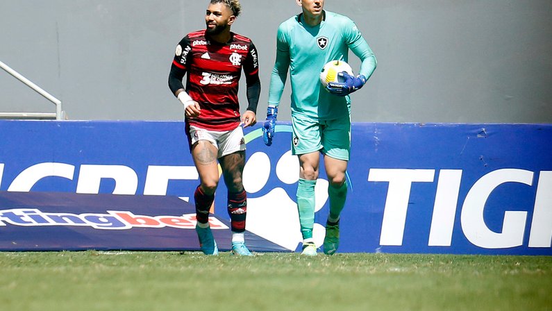 Mudou de novo: CBF altera Botafogo x Flamengo para 18h de domingo