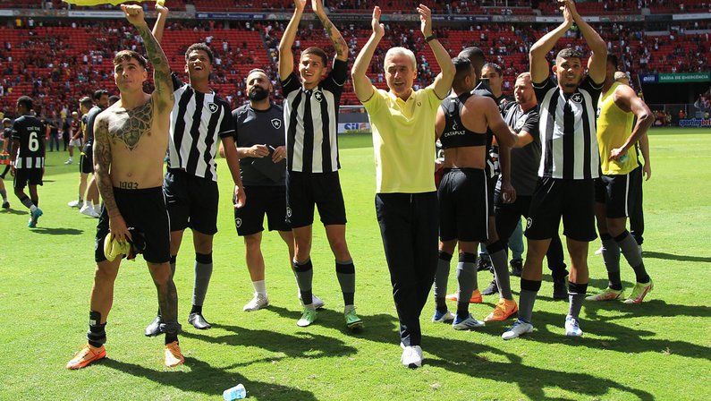 Comentarista usa clássicos com Flamengo como base e destaca rápida mudança: ‘Existe outro Botafogo’