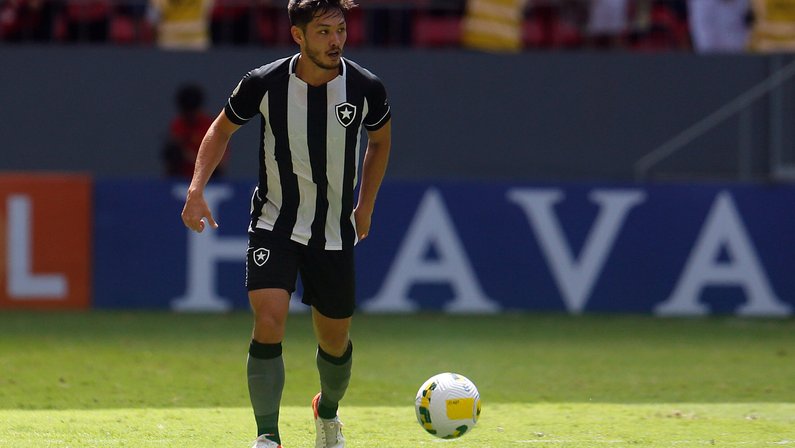 Botafogo divulga 23 relacionados para duelo com Fortaleza; Gustavo Sauer segue fora, e Gatito, Oyama e Cuesta voltam