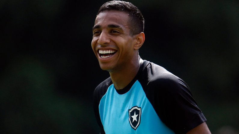 Victor Sá: ‘Nunca imaginei voltar para o Brasil, mas o projeto do Botafogo me seduziu’
