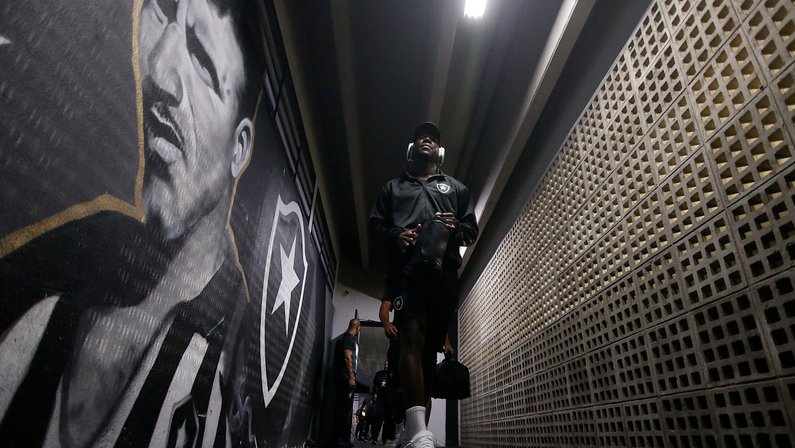 Botafogo escalado com muitas mudanças para enfrentar o Ceilândia; Douglas Borges e Carli titulares