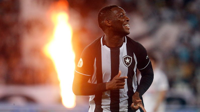Botafogo foi o sexto clube da América do Sul que mais gastou com transferências em 2022, revela relatório da Fifa