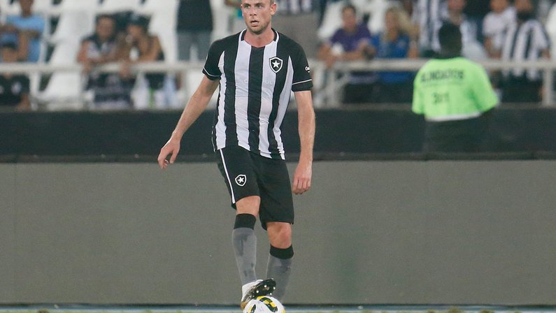 Klaus vibra com primeiro jogo no Botafogo: ‘Muito feliz pela estreia e pela classificação’