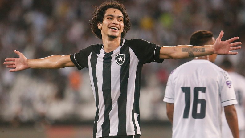 Ex-Botafogo vê Matheus Nascimento como atacante de Copa do Mundo e compara joia a Matheus Cunha e Antony: ‘Tem entendimento de Europa’