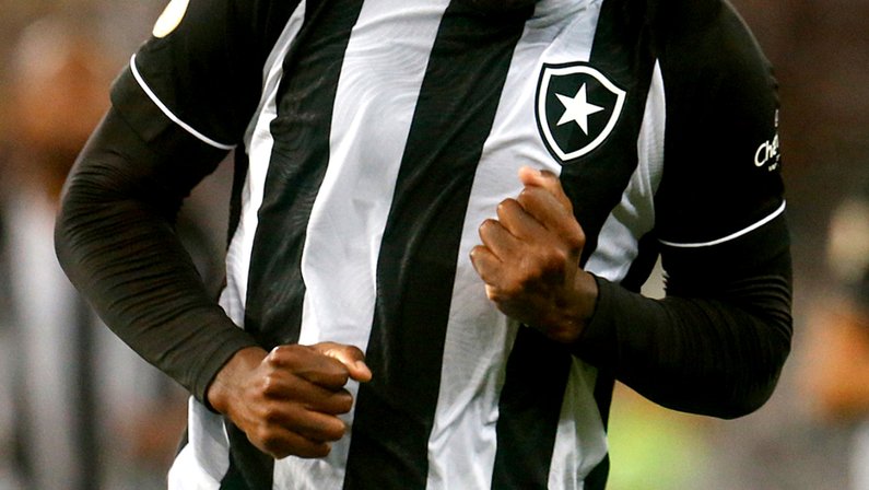 Camisa listrada do Botafogo | Campeonato Brasileiro 2022