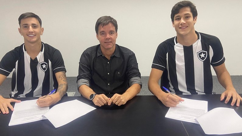 Base: Botafogo assina primeiro contrato profissional com Vargas e Batata, atacantes do sub-17