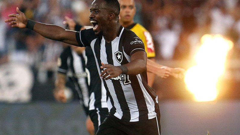 Kayque faz balanço de 2022 no Botafogo: ‘Ano mágico, difícil e complexo’
