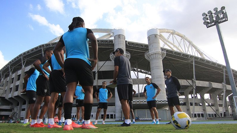 Botafogo apresenta elenco do time B para a disputa do Campeonato Brasileiro de Aspirantes, que começa dia 30