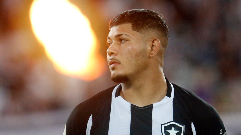 Empresário de Erison diz a portal turco que atacante renovou contrato com o Botafogo até 2025