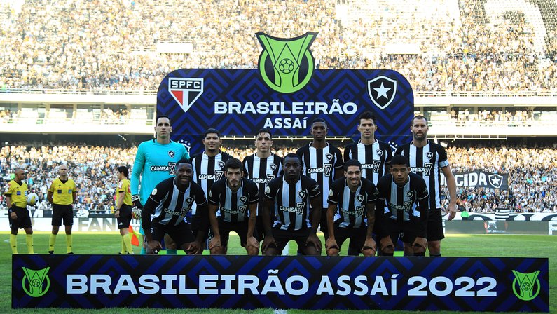 Paulo Nunes rasga elogios a zagueiros do Botafogo e se derrete por Matheus Nascimento: ‘Uma joia rara’