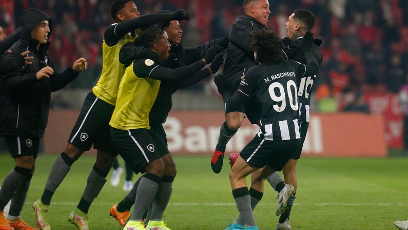 Cinco jogos, 76 minutos de acréscimos: vitórias do Botafogo no Brasileirão têm ‘tempo mais longo’