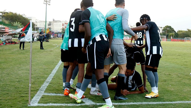 Mazzuco valoriza amistosos do Botafogo B em Campina Grande e explica estratégias