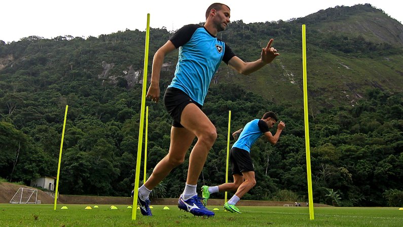 Joel Carli e Del Piage em treino do Botafogo em junho de 2022