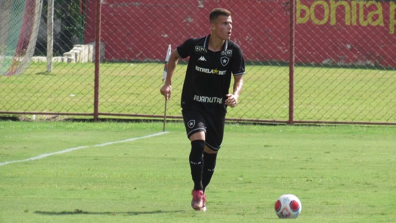 Base: Peloggia projeta primeiro duelo do Botafogo contra o Flamengo neste sábado, fora de casa, pelas quartas do Carioca Sub-20