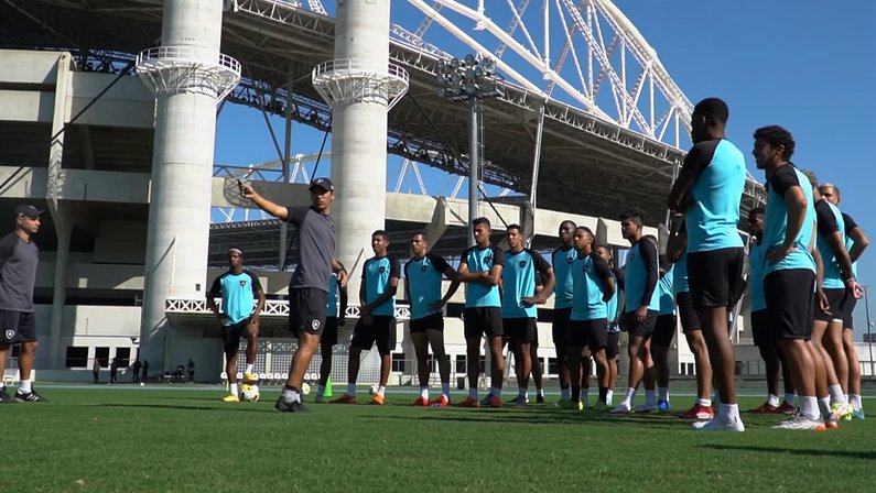 Lucio Flavio e Juninho projetam estreia do Botafogo no Brasileiro de Aspirantes, quinta-feira: ‘Acredito que entrarão em bom nível’