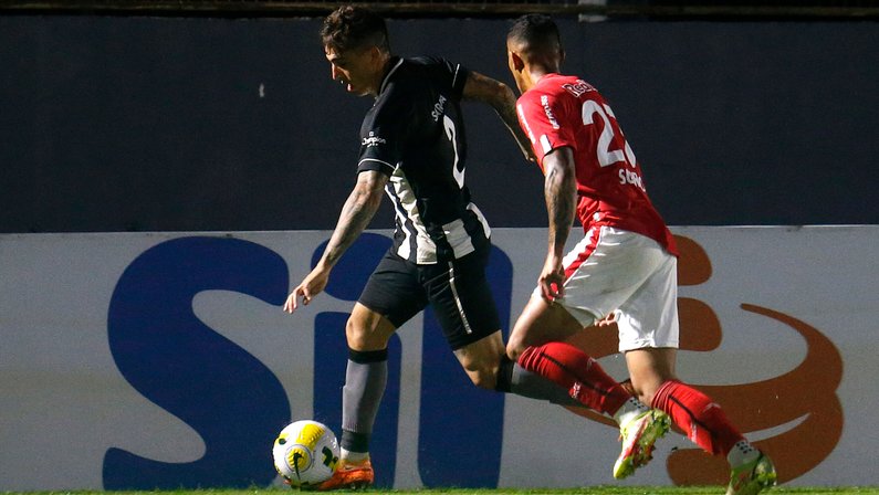 Saravia e Vinícius Lopes recebem o terceiro amarelo e desfalcam Botafogo contra o Cuiabá