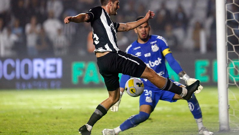 Blog: ‘Com limitação ofensiva, Botafogo deveria ter plano de jogo mais equilibrado entre defesa e ataque’