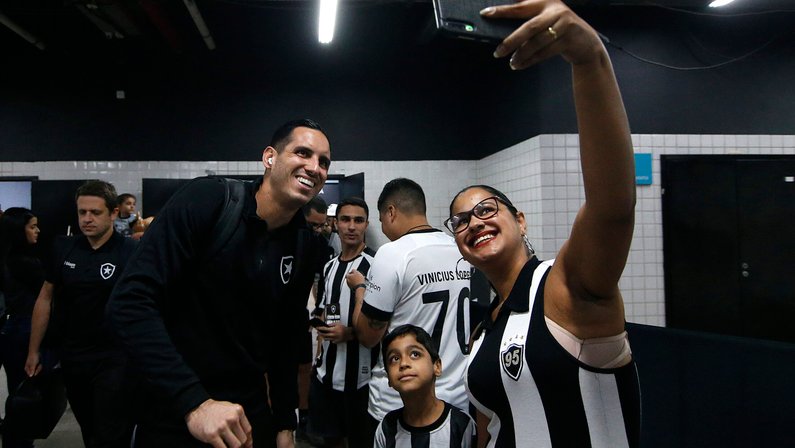 Gatito Fernández planeja renovação e Botafogo melhor em 2023: ‘É minha casa. As duas partes têm a ideia que eu continue’