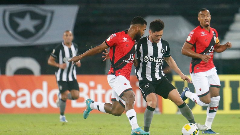 Marlon Freitas admite ‘situação um pouco estranha’ em duelo: ‘Todo mundo sabe que estou acertado com o Botafogo para 2023’