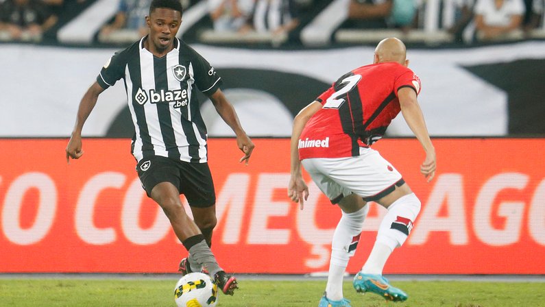 Pedrinho cita falta de repertório ofensivo do Botafogo: ‘É muito pouco depender do Jeffinho, que normalmente dá boa resposta’