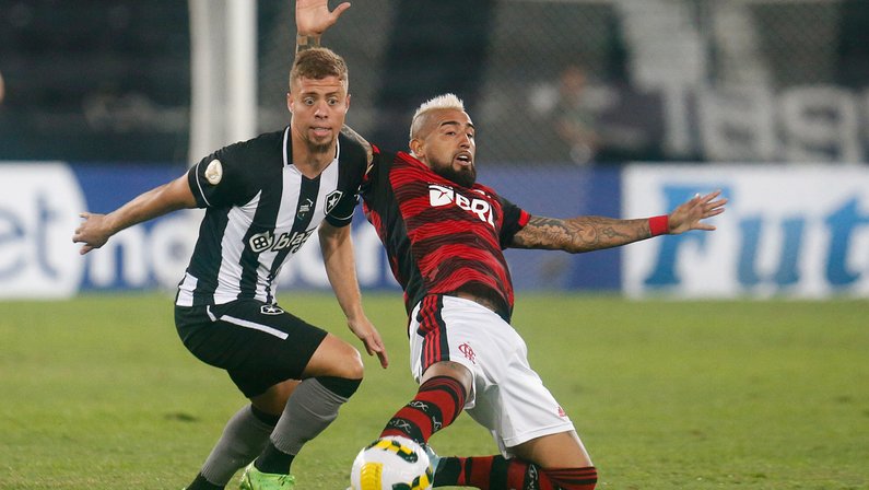 Análise: de organizado e intenso no primeiro tempo a dominado e perdido na segunda etapa, Botafogo de Castro sucumbe em derrota para o Flamengo