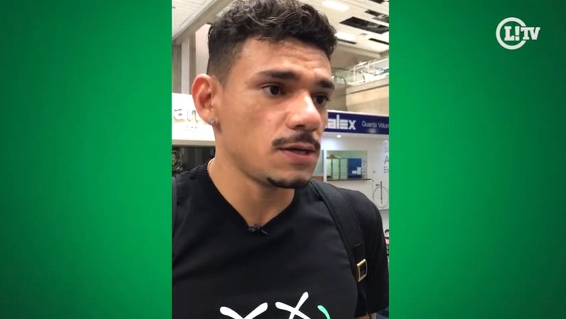 Desembarque de Tiquinho Soares, novo atacante do Botafogo