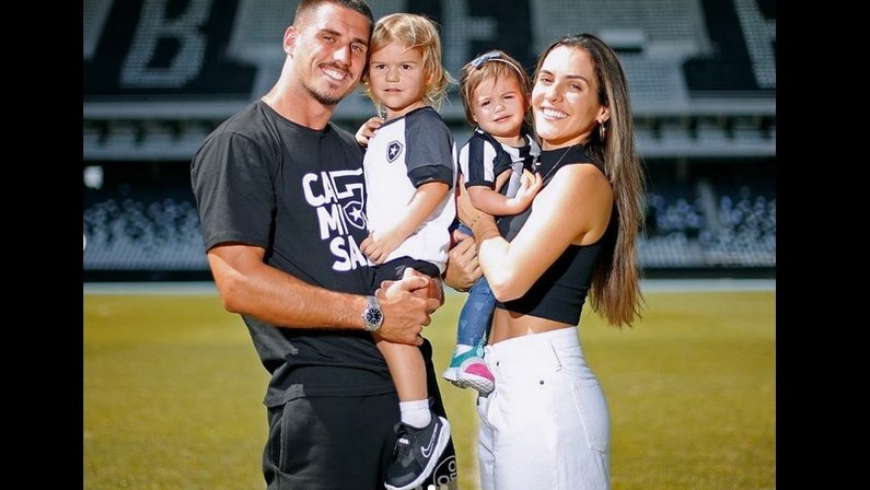 Gabriel Pires e família no Botafogo