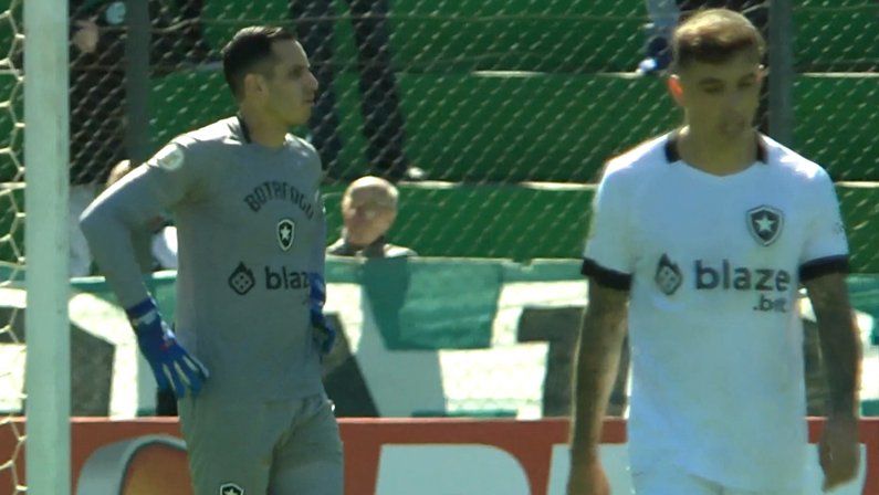 Gatito Fernández e Saravia em Juventude x Botafogo | Campeonato Brasileiro 2022