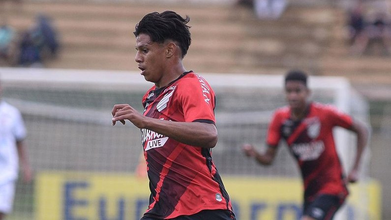 Ex-Athletico-PR, Iago André inicialmente chega para o time B do Botafogo