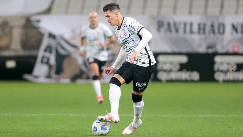 Sem espaço no Corinthians, Mateus Vidal é oferecido ao Botafogo; meia negocia transferência para a Espanha