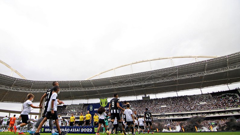 Pedrinho vê Botafogo em evolução e frisa que é ‘início de trabalho’: ‘O torcedor tem que entender um pouquinho isso’