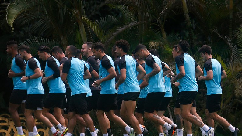 Botafogo planeja 2023 observando jogadores em fim de contrato e mirando mais estrutura