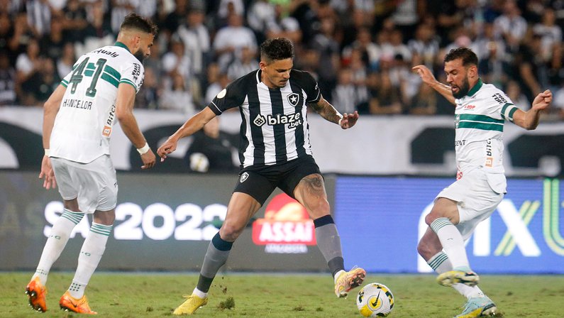 Gol fácil? Grafite elogia Tiquinho Soares ao marcar pelo Botafogo contra o Coritiba: ‘Essa bola é muito perigosa’