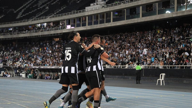Resultados de sábado e vice do São Paulo na Sul-Americana fazem chances do Botafogo de ir à Libertadores caírem a 11%