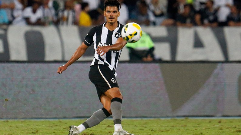 Comentarista vê Gabriel Pires e Danilo Barbosa como futuros titulares do Botafogo: ‘Contam com o prestígio do treinador’