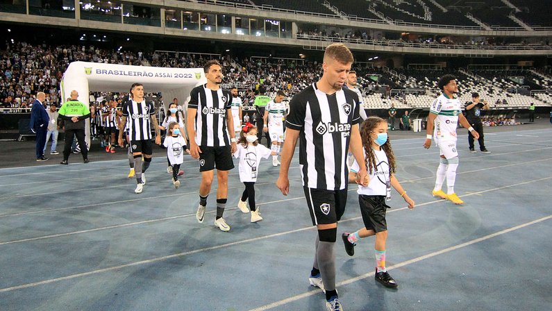 Loffredo vê primeiro tempo ‘não tão bom’ do Botafogo e elogia Luís Castro: ‘Fez boas alterações’