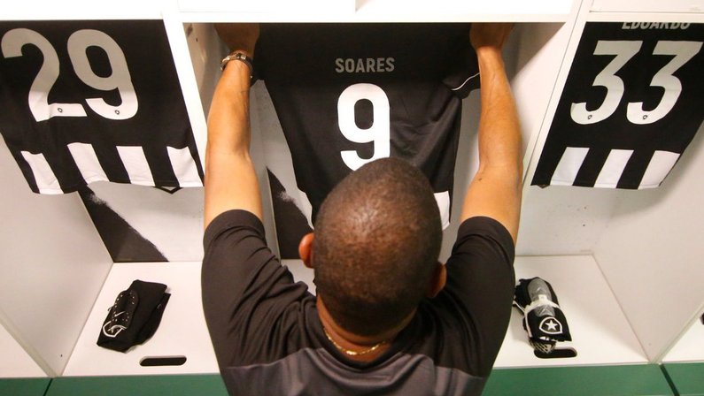 Reserva de Tiquinho Soares? Botafogo quer ‘jovem promissor’ para camisa 9