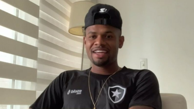 Júnior Santos recorda ‘bronca’ de Luís Castro no início de Botafogo x Coritiba e promete ‘rabiscar’ mais: ‘Comecei a pegar confiança’
