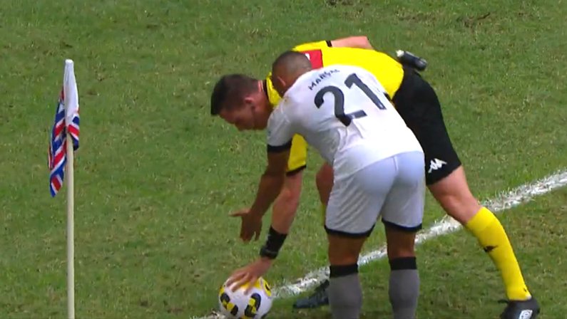 Árbitro relata cartão amarelo para Marçal, do Botafogo, por