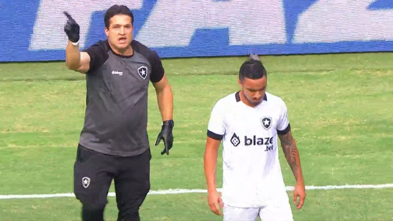 Gustavo Dutra e RRafael em Fortaleza x Botafogo | Campeonato Brasileiro 2022