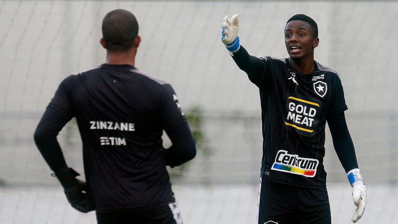 Ex-preparador de goleiros revela motivo de Botafogo ter negociado Andrew e defende Diego Loureiro