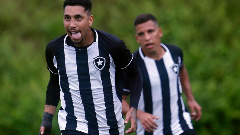 Botafogo começa a discutir renovação de Kauê, joia da base promovida aos profissionais