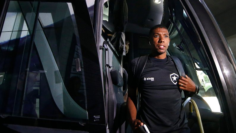 Kanu tem boas chances de sair do Botafogo em 2023, diz site