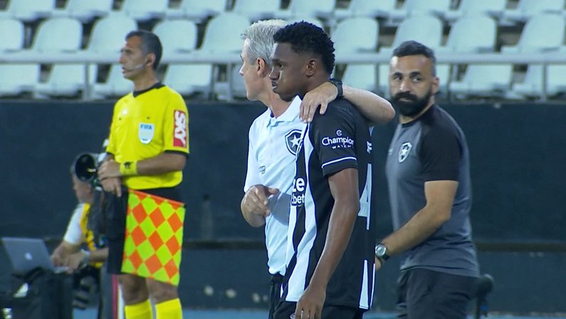 Jeffinho e Luís Castro em Botafogo x Internacional | Campeonato Brasileiro 2022
