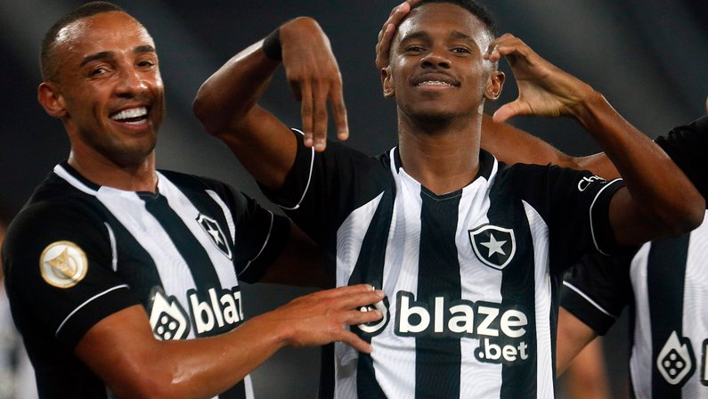 Carlos Alberto e Jeffinho podem tornar ataque do Botafogo ‘insuportável’