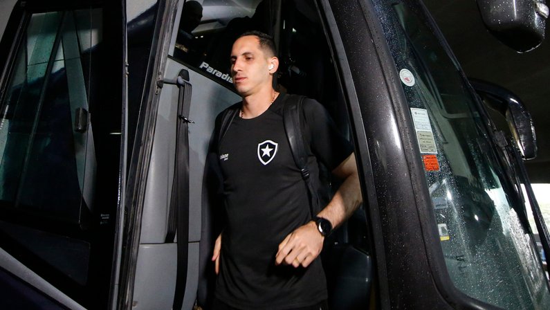 Botafogo aceita dois anos de contrato, mas salário ainda trava renovação de Gatito Fernández